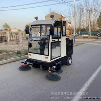 物業車庫商場清洗噴霧清掃車全封閉駕駛式環衛物業商場垃圾清掃車電動清掃車價格