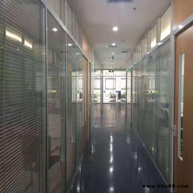 北京辦公玻璃隔斷墻雙玻百葉高隔斷培訓隔斷板材隔斷鋁合金生態門