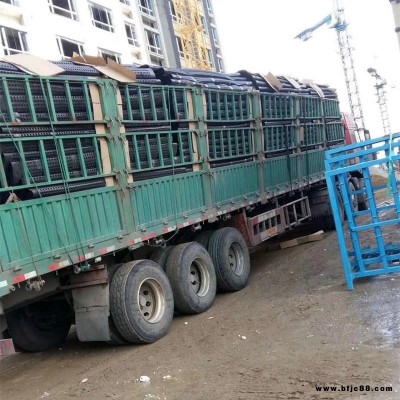 排水板鋪裝現場指導 2.5cm抗壓排水板過濾土工布 宇潤生產定制排水板防水土工膜