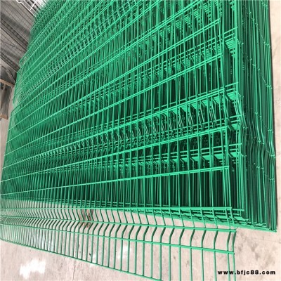 焊接防護(hù)網(wǎng) 桃型柱公路護(hù)欄網(wǎng) 桃型柱圍欄網(wǎng)現(xiàn)貨供應(yīng)